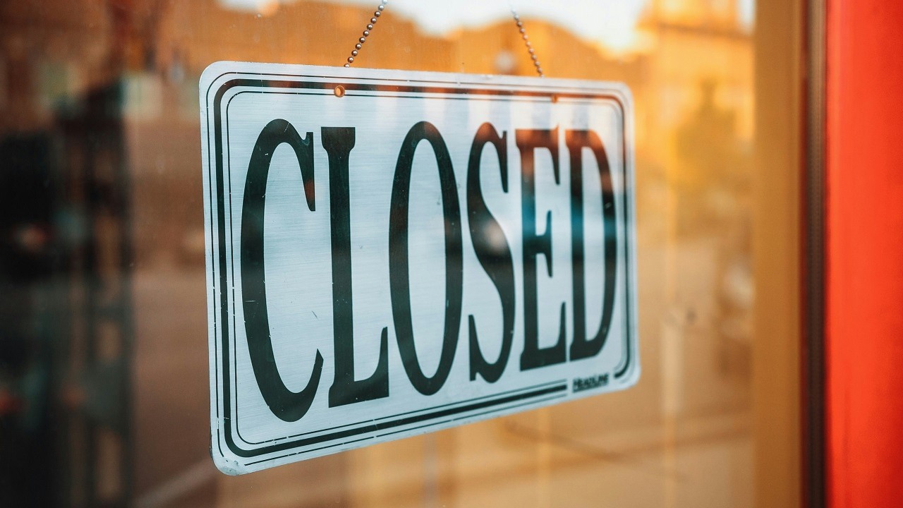 Neonet zamknie 26 sklepów z powodu restrukturyzacji, źródło grafiki: Unsplash | Evan Wise..