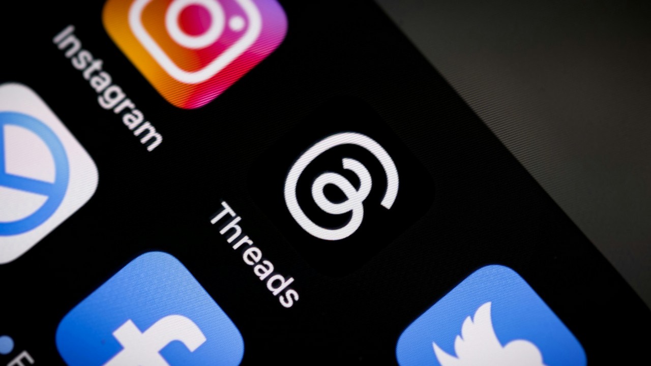 Threads znalazł się wśród najchętniej pobieranych aplikacji mobilnych, deklasując w tym X, źródło grafiki: Dave Adamson / Unsplash.