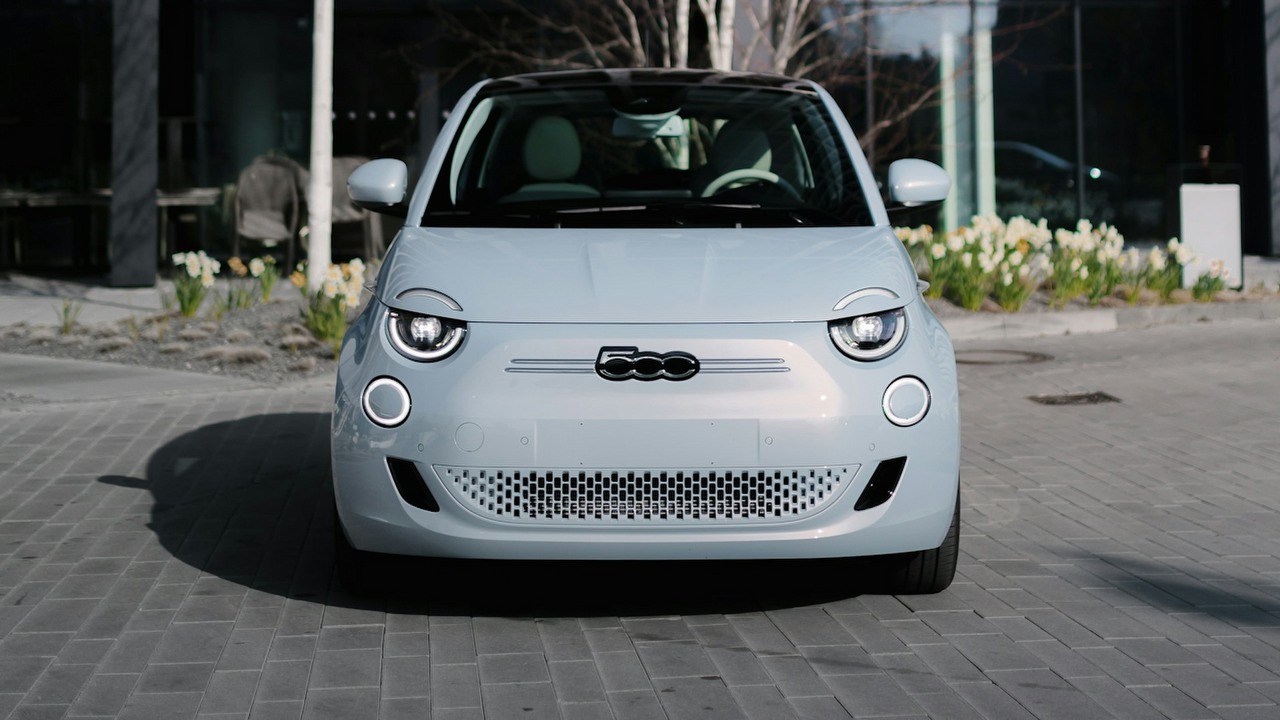 Fiat 500e sprzedaje się gorzej od oczekiwań, produkcja po raz kolejny wstrzymana, źródło grafiki: Unsplash, Martin Katler.