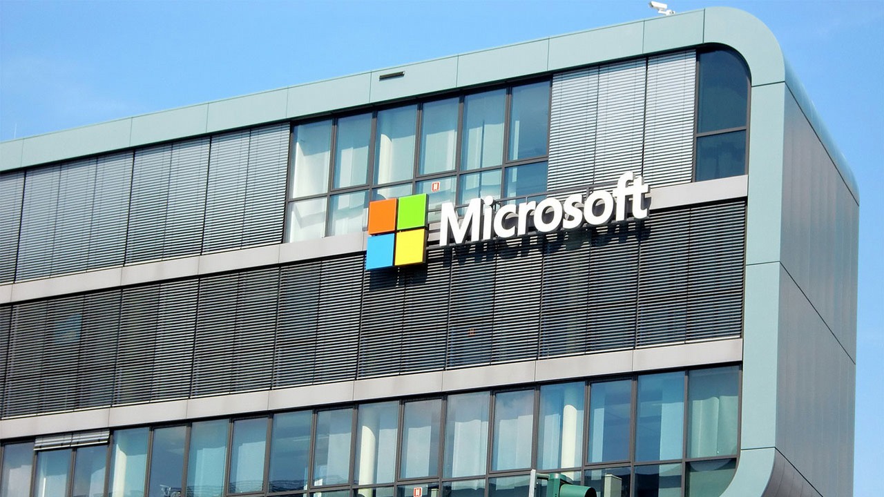 Dobre wyniki finansowe Microsoftu. Korporacja zyskuje dzięki AI i chmurze, źródło grafiki: Pixabay.