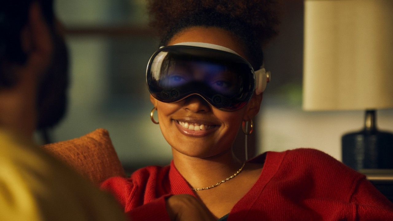 Spora wada Apple Vision Pro. Baterii nie można wymieniać podczas pracy, wymagany jest restart, źródło grafiki: Apple; materiały promocyjne.