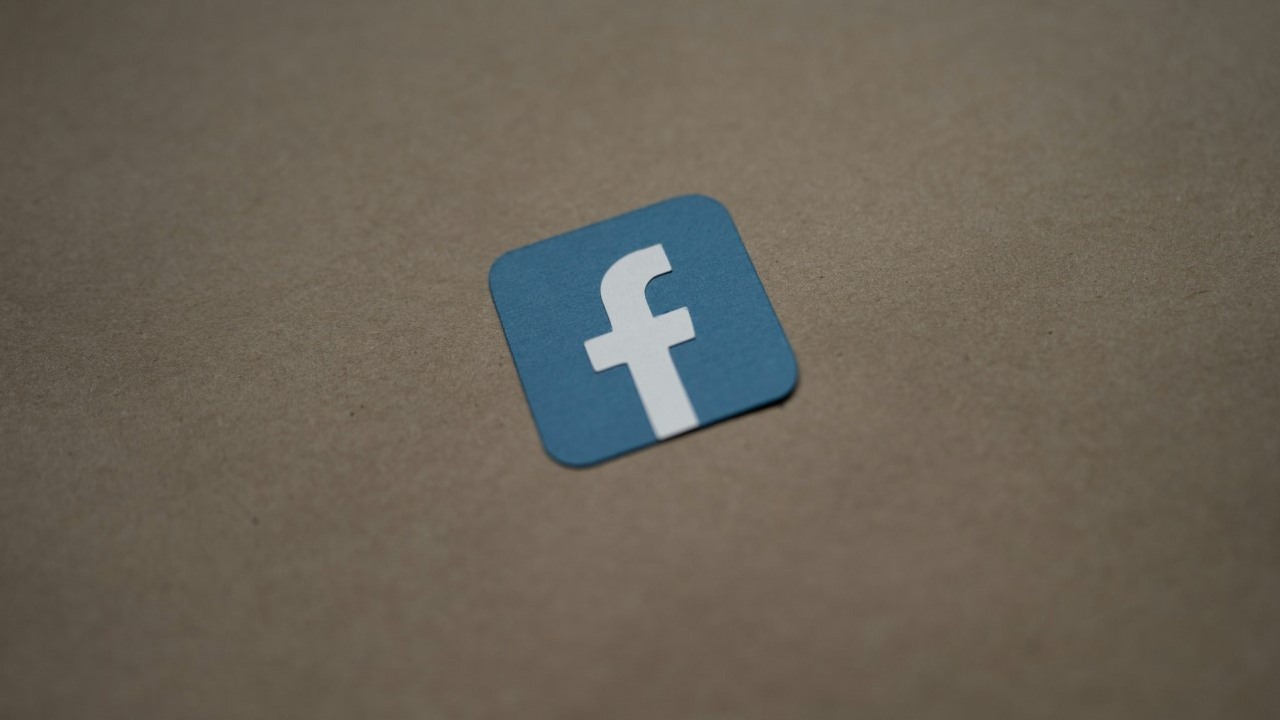 Facebook kończy 20 lat. Jak obecnie trzyma się weteran sieci społecznościowych?, źródło grafiki: Kelly Sikkema | Unsplash.