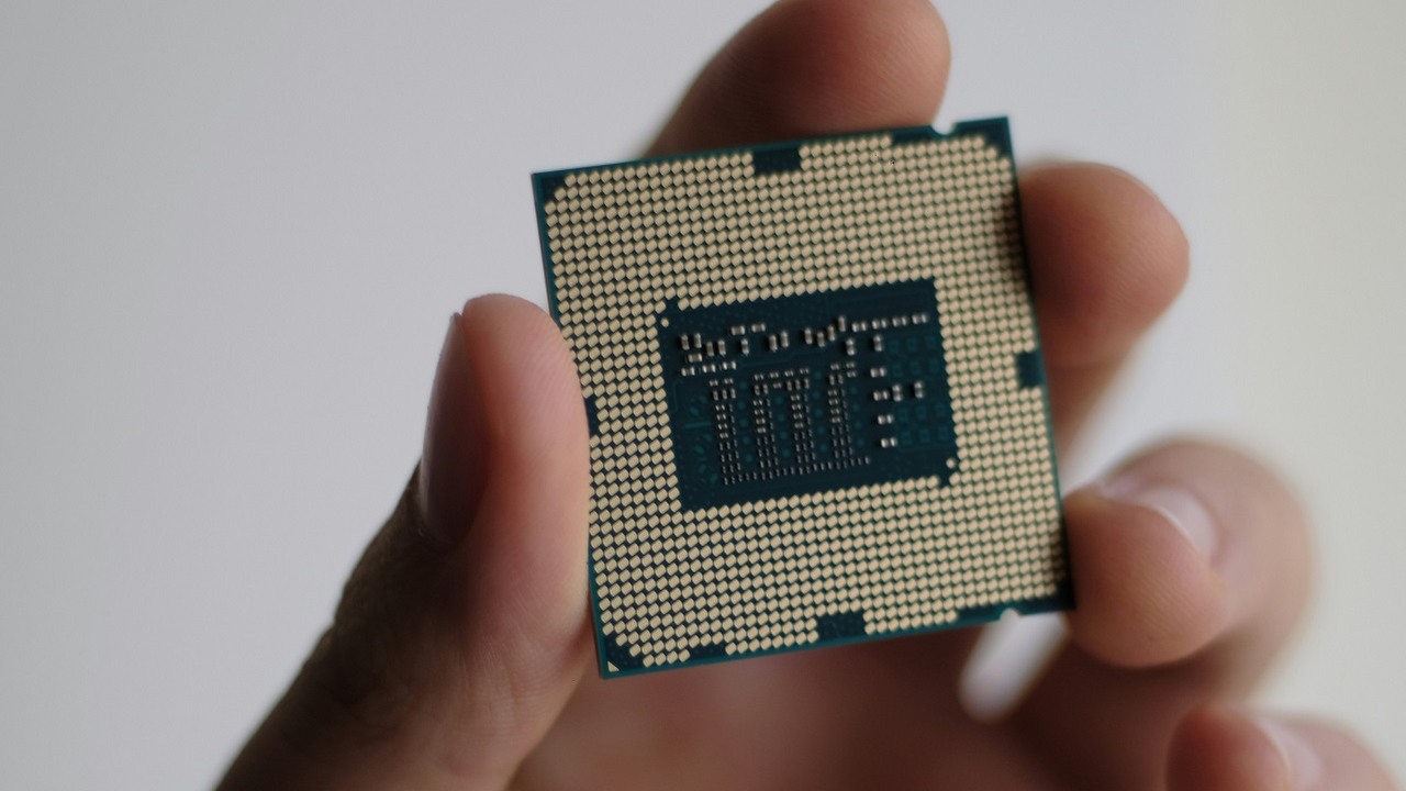 Intel opóźnia budowę amerykańskiej fabryki chipów, źródło grafiki: Unsplash | Niek Doup..