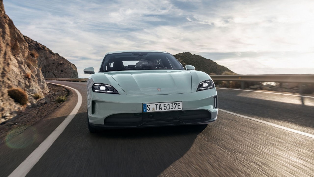 Nowy elektryczny Taycan Turbo S to jedno z najszybciej przyspieszających Porsche wszechczasów, źródło grafiki: Porsche.