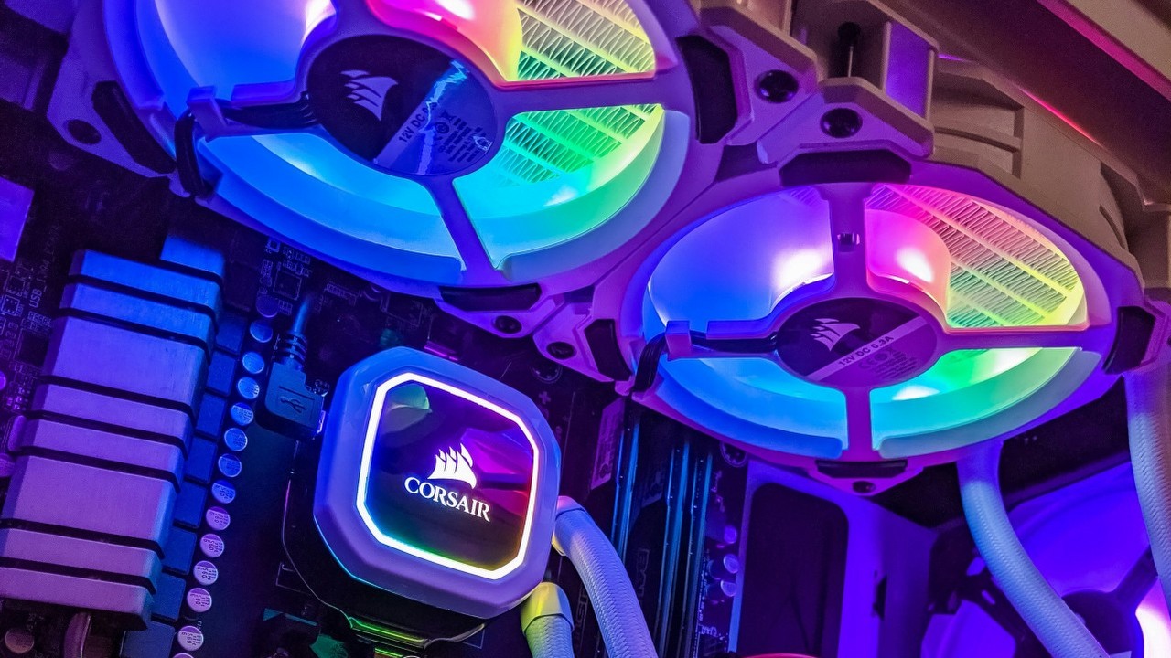 Gdyby nie poświęcenie tego naukowca, światła LED nigdy nie stałyby się codziennością graczy PC, źródło grafiki: Andy Holmes / Unsplash.