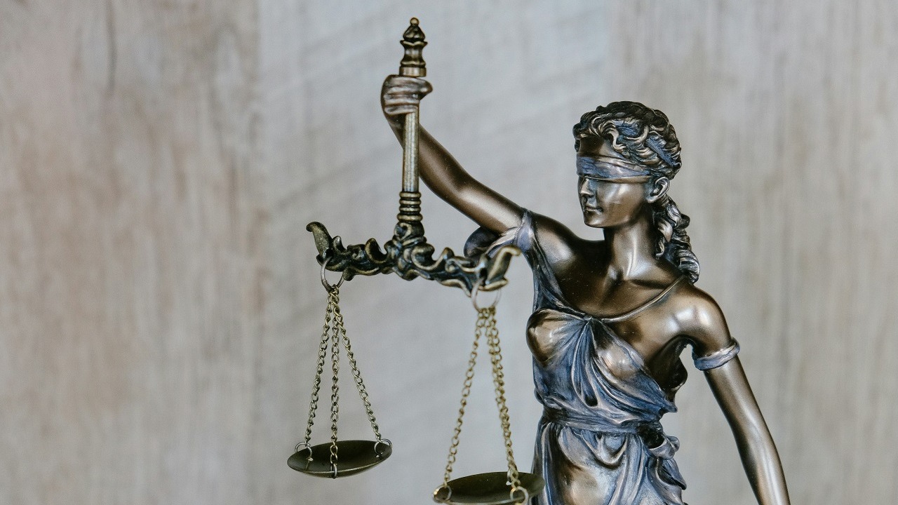 UOKiK przyjrzy się wojnie między Lidlem i Biedronką, źródło grafiki: Unsplash | Tingey Injury Law Firm..