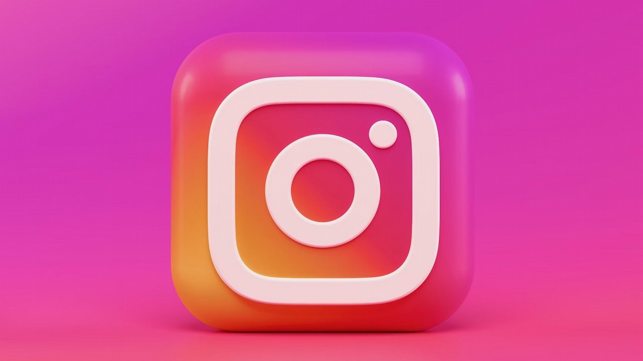 Chcesz unikać treści politycznych? Na Instagramie i Threads będziesz miał możliwość ich zablokowania, źródło grafiki: Unsplash | Alexander Shatov..