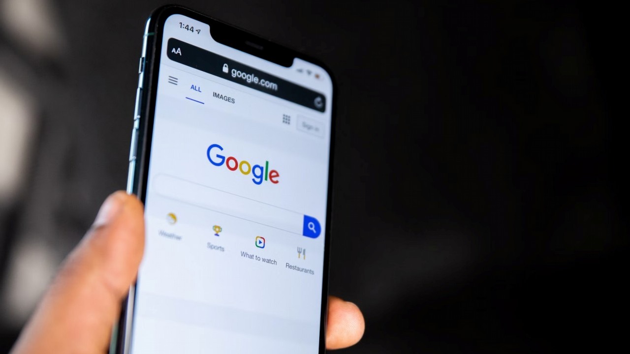 Wyszukiwarka Google nie jest zepsuta: Google zepsuło ją celowo, a jej użytkownicy ponoszą tego konsekwencje, źródło grafiki: Solen Feyissa; Unsplash.com; 2020.
