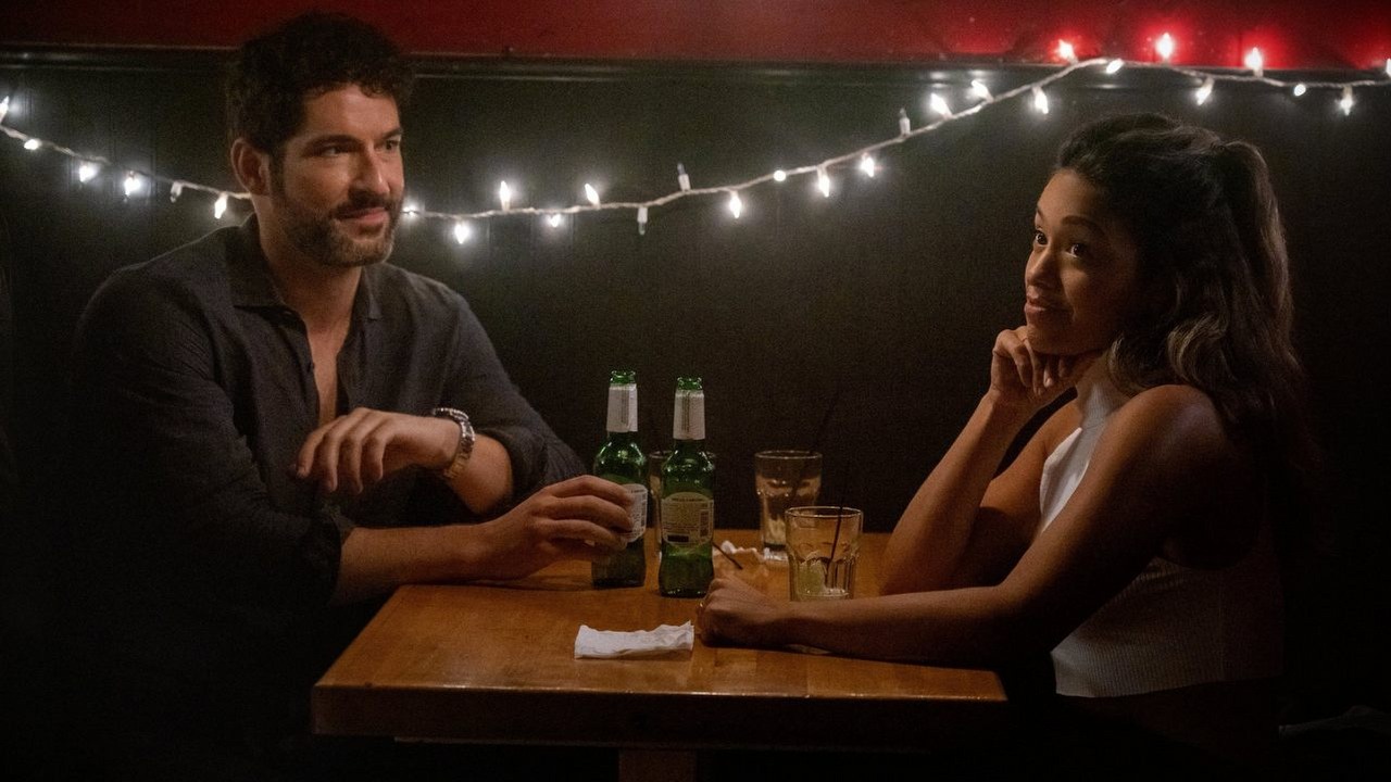 Zagrywki podbijają Netflixa. Komedia romantyczna z gwiazdorem Lucyfera wśród najpopularniejszych na platformie, źródło grafiki: Zagrywki, Trish Sie, Netflix, 2024.