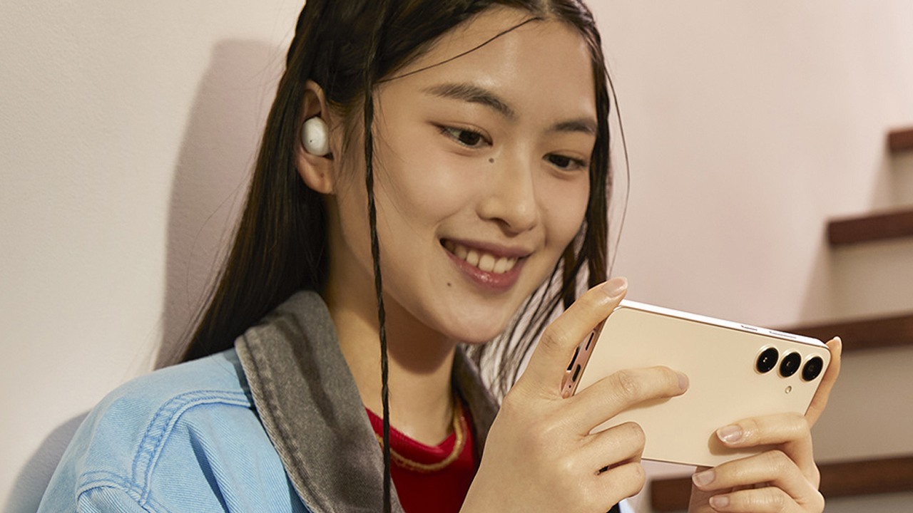 Samsung naprawia irytujący problem z ekranami w Galaxy S24; skończą się skargi na wyprane kolory, źródło grafiki: Samsung.
