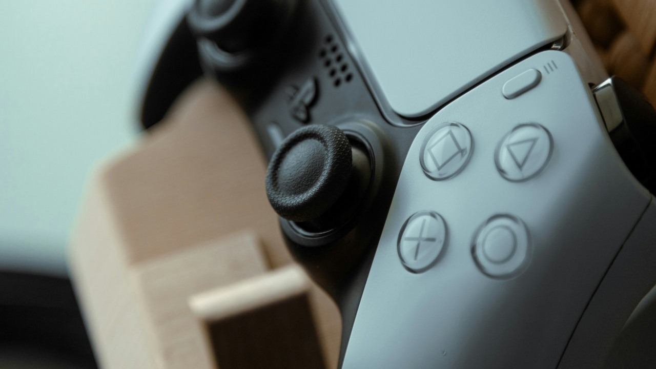 Sony prawdopodobnie wypuści PS5 Pro w drugiej połowie 2024 roku według CNBC, źródło grafiki: Rohan | Unsplash.