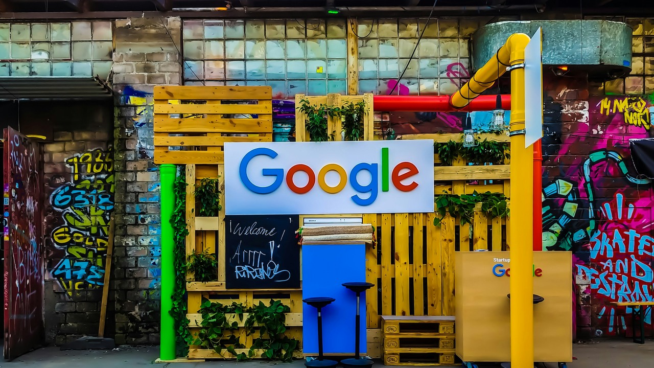 Nie tylko Gemini. Google prezentuje otwarty model językowy Gemma, źródło grafiki: Unsplash | Rajeshwar Bachu.