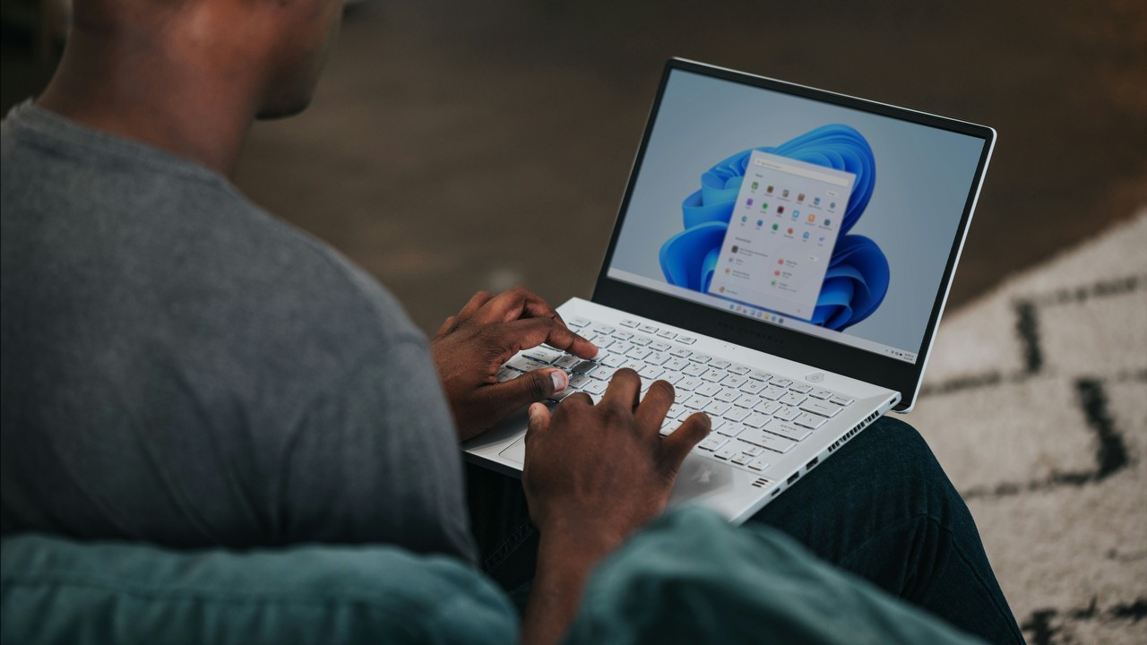 Windows 11 może doczekać się przełomowej zmiany. Aktualizacje systemu nie będą wymagały restartu komputera, źródło grafiki: Unsplash | Windows.