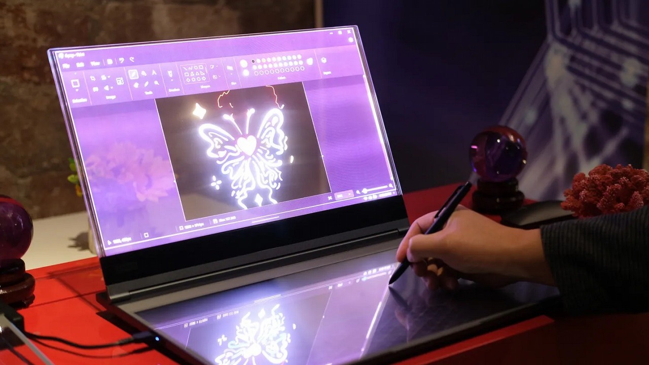 Lenovo prezentuje laptop rodem z filmów sci-fi, wyposażony w przeźroczysty ekran i dotykową klawiaturę, źródło grafiki: The Verge..
