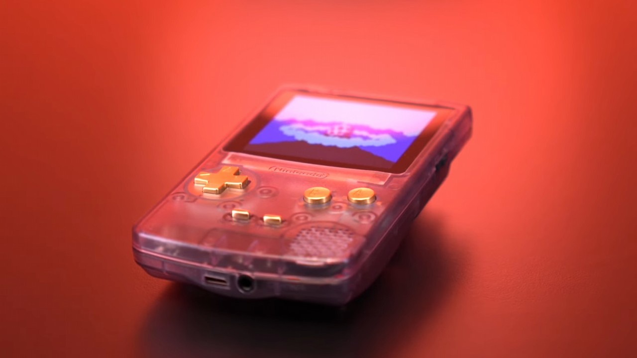 To prawdopodobnie najlepszy klon konsolki GameBoy Color w tej cenie, źródło grafiki: Macho Nacho Productions / YouTube.