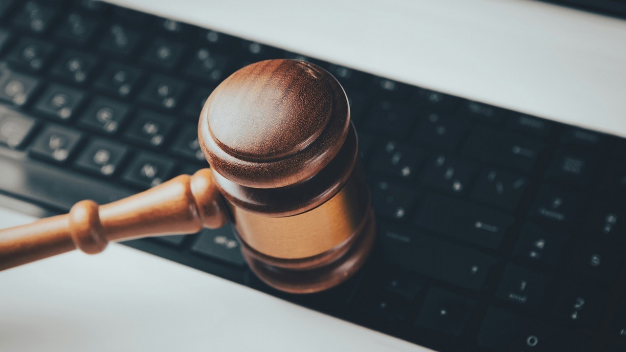 UOKiK wydało decyzję w sprawie OLX. Klienci mogą ubiegać się o zwrot pieniędzy, źródło grafiki: Unsplash | Sasun Bughdaryan..