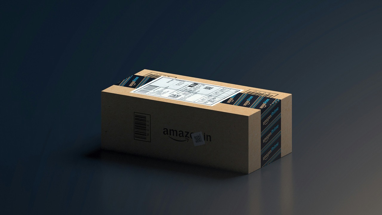 Trzech nastolatków przez lata oszukiwało Amazon. Zarobili prawie 350 000 euro, a następnie zostali zdemaskowani, źródło grafiki: Unsplash | ANIRUDH.