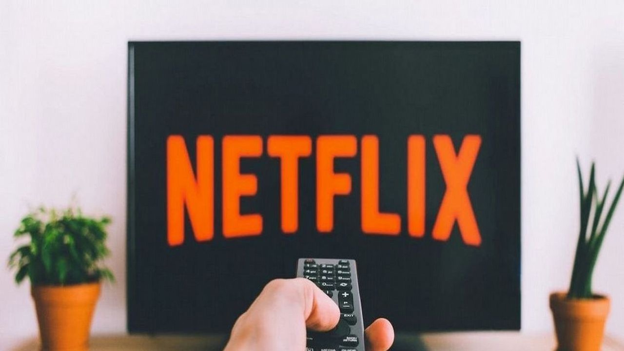 Polacy ślą skargi na Netflixa do UOKiK. Urząd czeka na reakcję giganta streamingu, źródło grafiki: Freestocks; Unsplash.com; 2018.