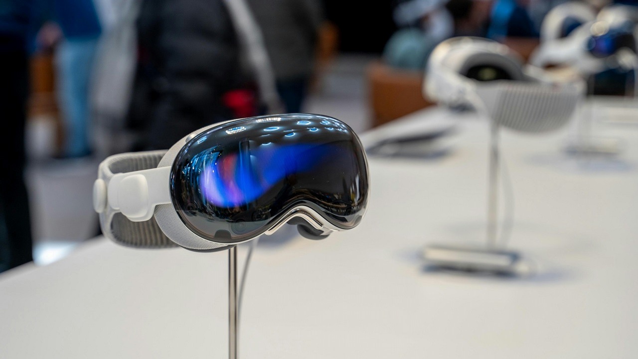 Analitycy obwiniają klientów o to, że nie umieją używać Apple Vision Pro, źródło grafiki: Unsplash | Romeo A..