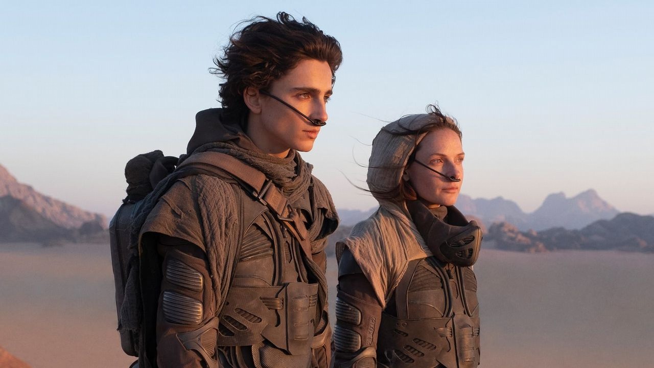Gdzie obejrzeć Diunę 1? Pierwsza część widowiska Denisa Villeneuve’a jest dostępna w streamingu, źródło grafiki: Diuna: część pierwsza, Denis Villeneuve, Warner Bros., 2021.