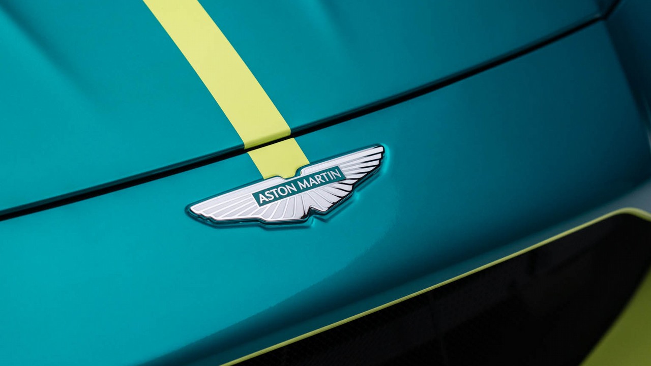 Ludzie nie są zainteresowani elektrycznym Astonem Martinem. Auto trafi na drogi rok później, źródło grafiki: Aston Martin.