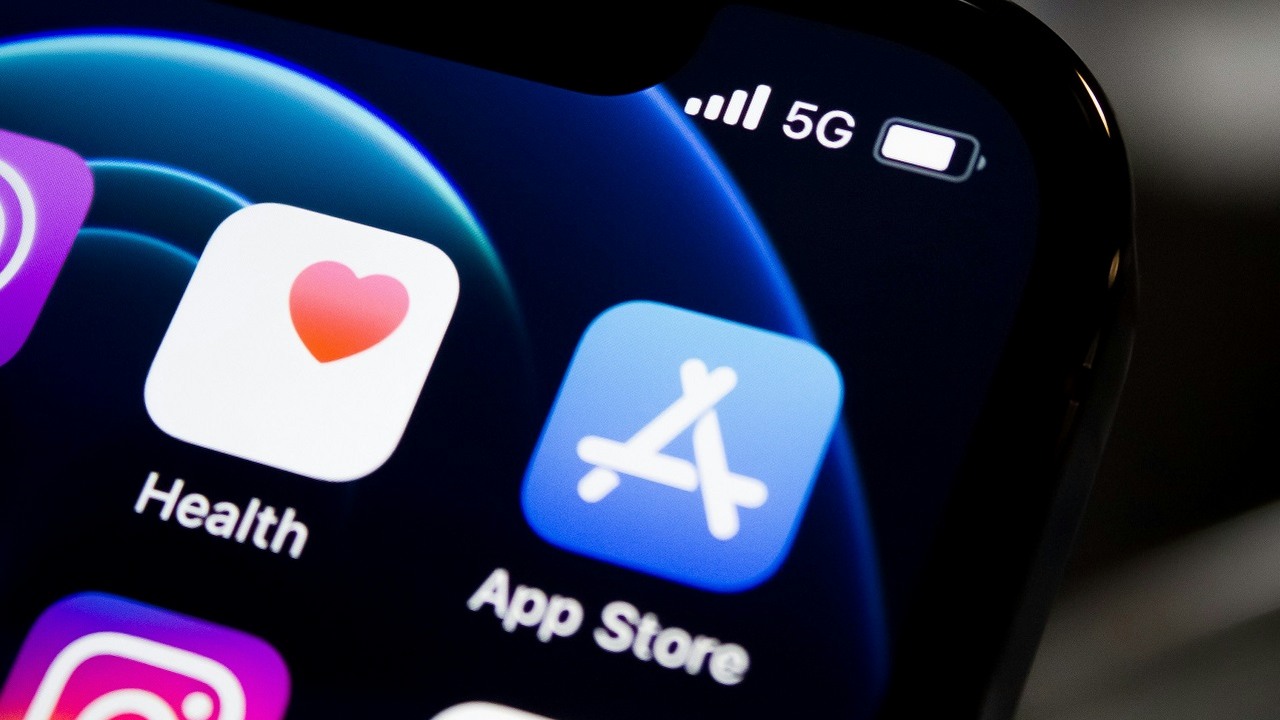 Zmiany w App Store dalej krytykowane przez programistów. Spotify i Epic Games skierowali sprawę do UE, źródło grafiki: Unsplash | James Yarema..