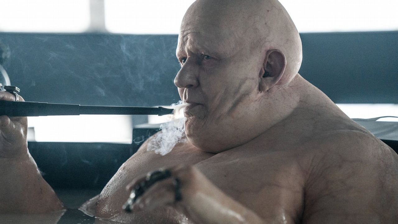 Stellan Skarsgard wolał spędzać 8 godzin na charakteryzacji do Diuny niż użyć CGI. Podobnie poświęcił się dla Piratów z Karaibów, źródło grafiki: Diuna 2, Denis Villeneuve, Warner Bros., 2024.