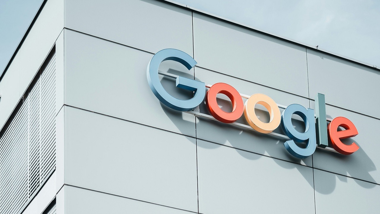 Google zwolniło cały zespół YouTube Music. W tle spór o warunki pracy, źródło grafiki: Unsplash | Alex Dudar..
