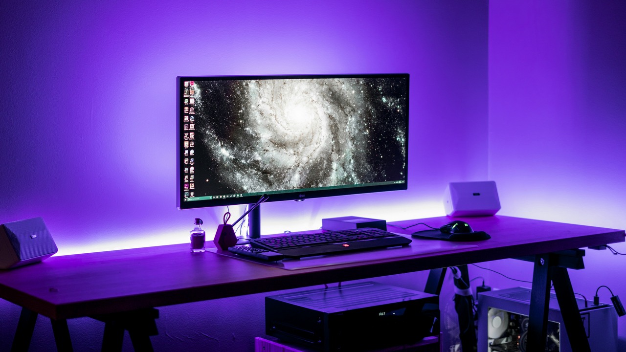 Wyłączyć komputer, czy pozostawić włączony? Która opcja jest dla Ciebie najlepsza?, źródło grafiki: Unsplash | Redd F.