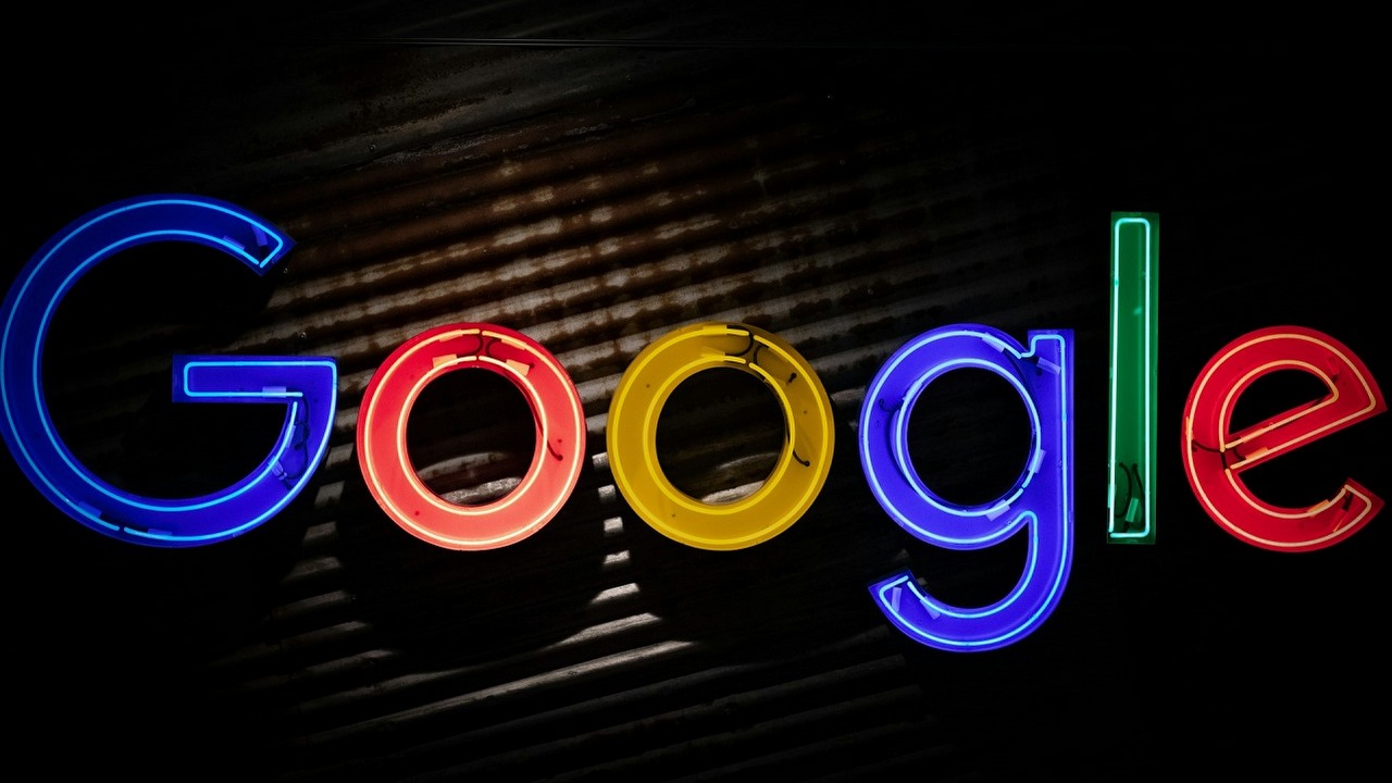 Mapy Google w końcu zaczną wyświetlać wejścia do budynków; trwają testy nowej funkcji, źródło grafiki: Unsplash | Mitchell Luo.