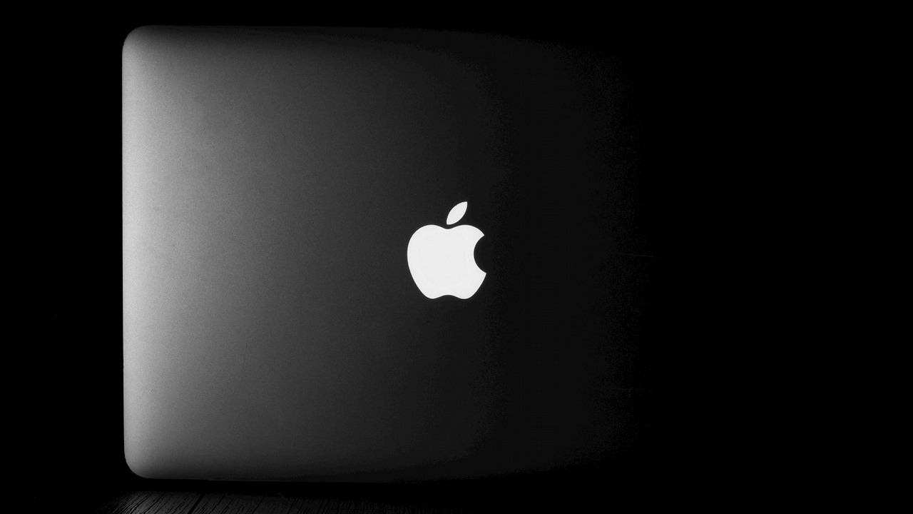 Apple blokuje powstanie sklepu Epic i powrót Fortnite'a na iOS, źródło grafiki: Unsplash | Aditya Joshi..