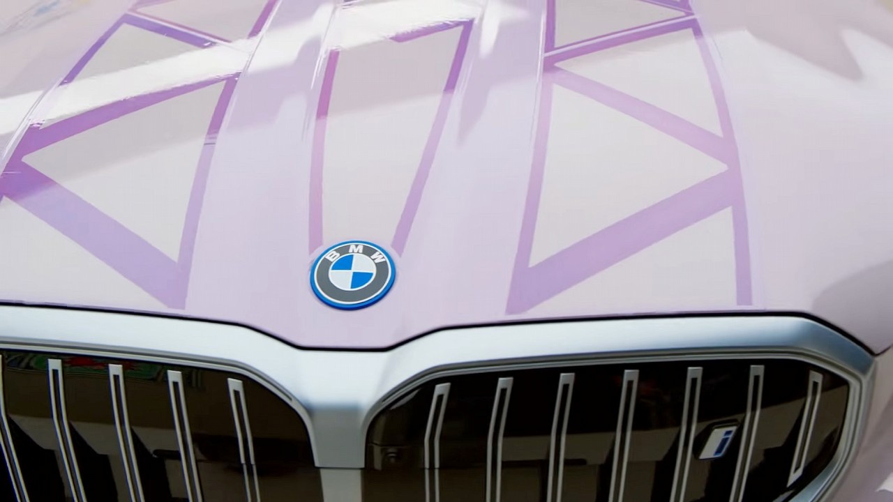 To elektryczne BMW łączy sztukę, nowoczesną technologię i potrafi zmieniać wygląd, źródło grafiki: BMW.