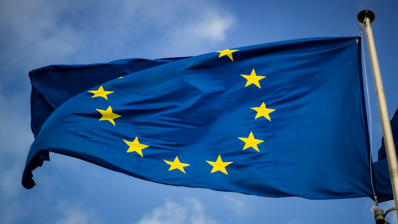 Komisja Europejska naruszyła zasady ochrony prywatności. Powodem korzystanie z programów Microsoftu, źródło grafiki: Unsplash | Christian Lue..