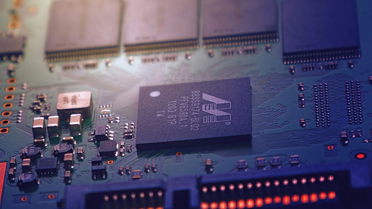 Snapdragon 8s Gen 3 zostanie pokazany już wkrótce? Qualcomm zapowiada swoją prezentację, źródło grafiki: Unsplash | Johannes Plenio.