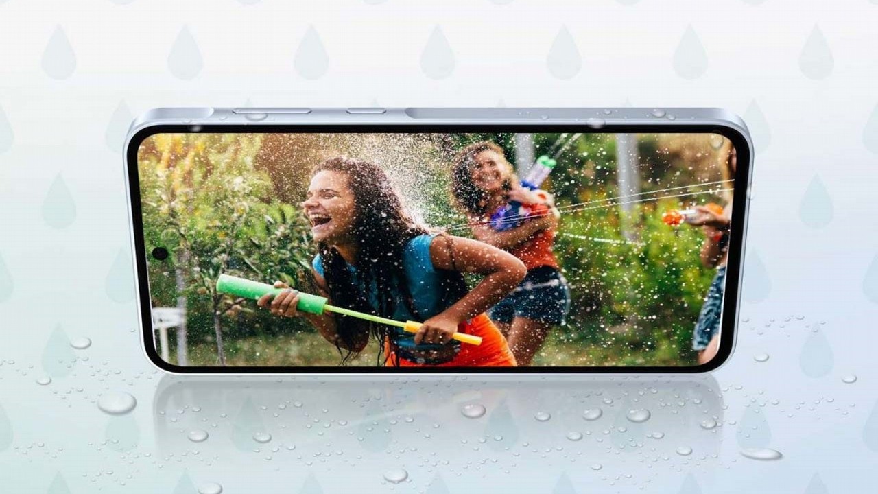 Nowe średniaki od Samsunga zyskały na elegancji, a dodatkowe funkcje bezpieczeństwa lepiej chronią wrażliwe dane, źródło grafiki: Samsung.