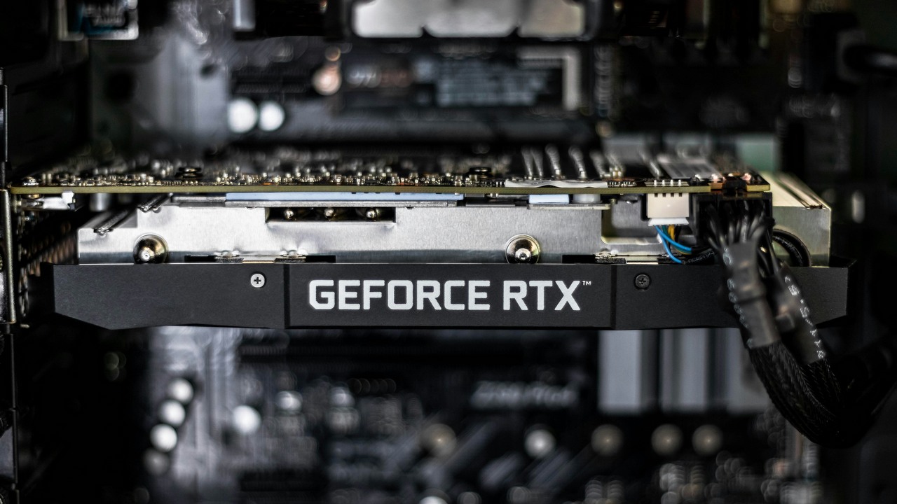 Demo NVIDIA chat with RTX wymaga nie tylko mocnej karty graficznej. Wymagania sprzętowe mogą zaskoczyć, źródło grafiki: Unsplash | Christian Wiediger.