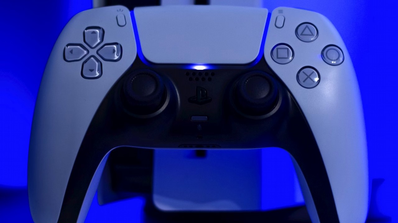 Nowa aktualizacja do PlayStation 5 wprowadza nie tylko poprawę stabilności. Gracze jednak oczekiwali więcej, źródło grafiki: Tamara Bitter; Unsplash.com; 2020.
