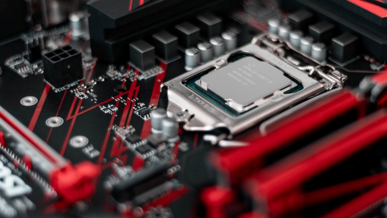 Intel Core i9-14900KS, podkręcony do 9,1 GHz, bije liczne rekordy świata, źródło grafiki: Christian Wiediger; Unsplash.com; 2019.