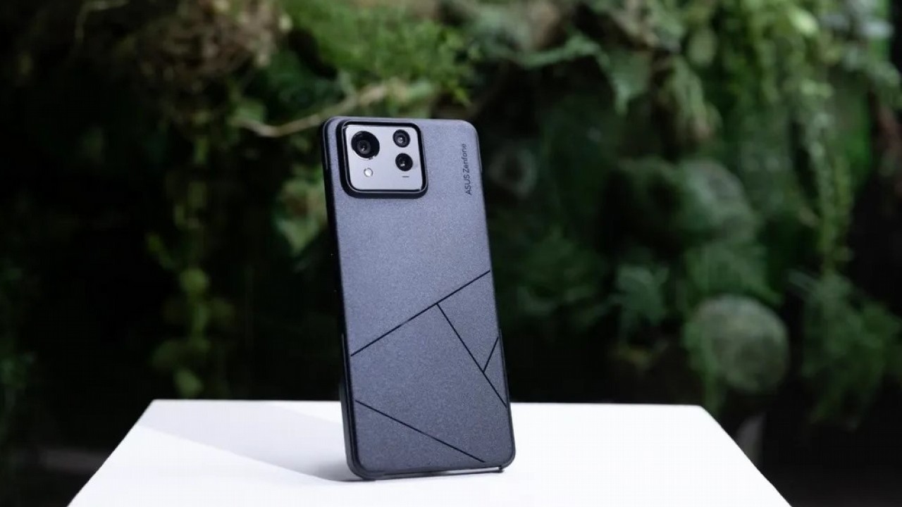 Zenfone 11 Ultra, czyli najnowszy telefon od ASUS-a. Pierwsze recenzje dostępne w sieci, źródło grafiki: ASUS.