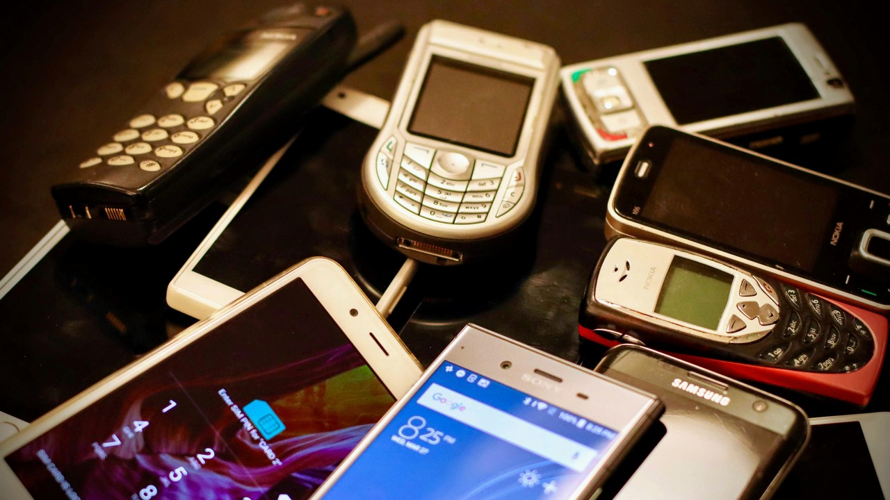 Legendarny telefon Nokii może niedługo doczekać się nowej wersji, źródło grafiki: Unsplash | Eirik Solheim.