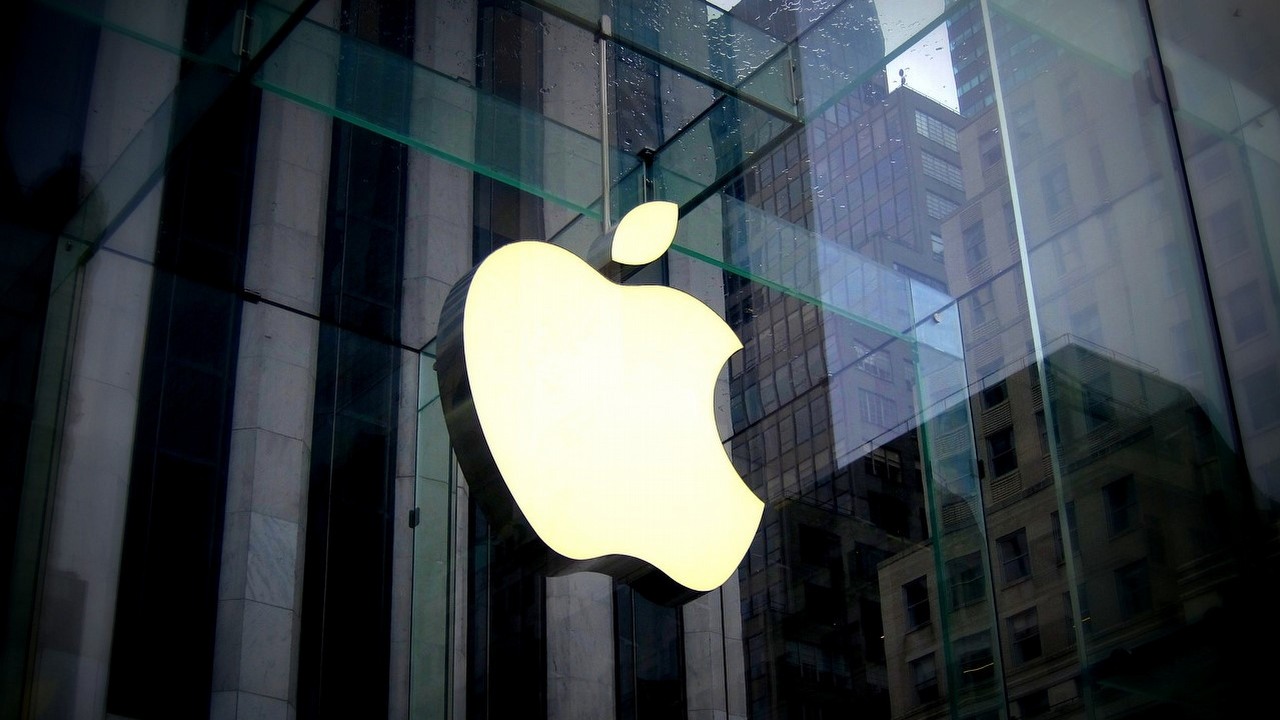 Apple postawione pod ścianą w sprawie App Store. 4 duże firmy wzięły stronę Epic Games, w tym Microsoft i Meta, źródło grafiki: Pixabay, matcuz / Apple.