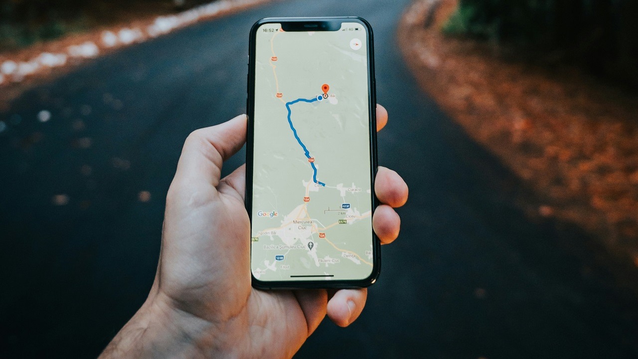 Odległa wioska w Hiszpanii na sprzedaż za 180 000 euro. Tylko dla tego, co pokazuje na Google Maps, jest tego warta, źródło grafiki: Unsplash | Tamas Tuzes-Katai..