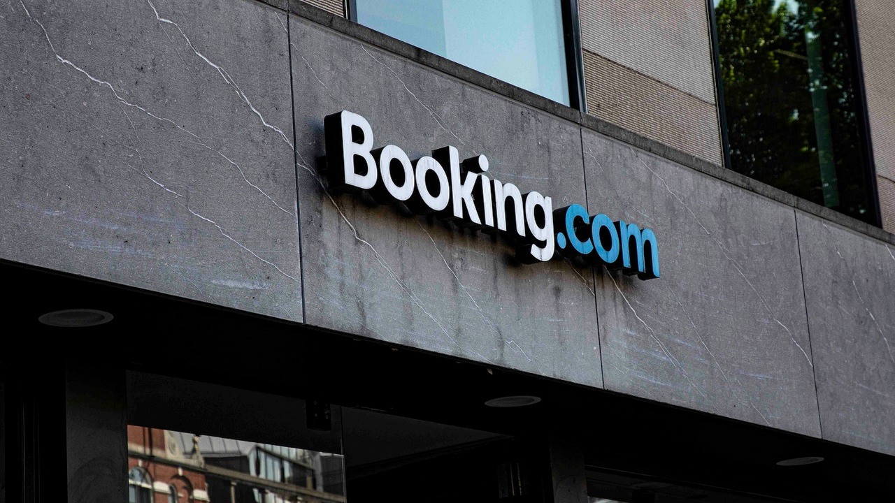 Booking.com nadużywa swojej pozycji na rynku? Włosi prowadzą śledztwo w tej sprawie, źródło grafiki: Unsplash | Jas Rolyn..
