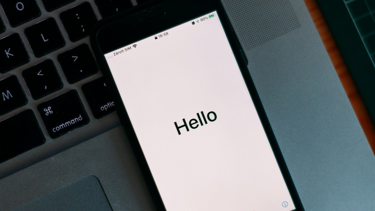 Mała rewolucja SMS-owa, firmy telekomunikacyjne muszą teraz blokować wiadomości od oszustów, źródło grafiki: Unsplash | Szabo Viktor..