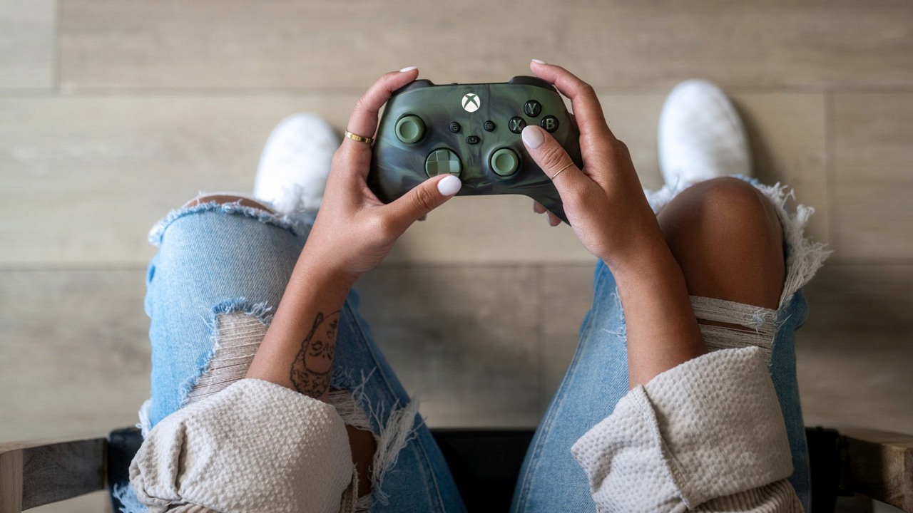 Nowy pad do Xboksa z serii Vapor wygląda przecudnie, do sprzedaży trafi już 9 kwietnia, źródło grafiki: Microsoft.