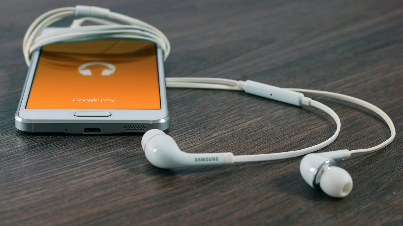 Google kasuje kolejną aplikację i sprawia, że YouTube Music jest coraz dziwniejszy, źródło grafiki: Unsplash | Firmbee.com.