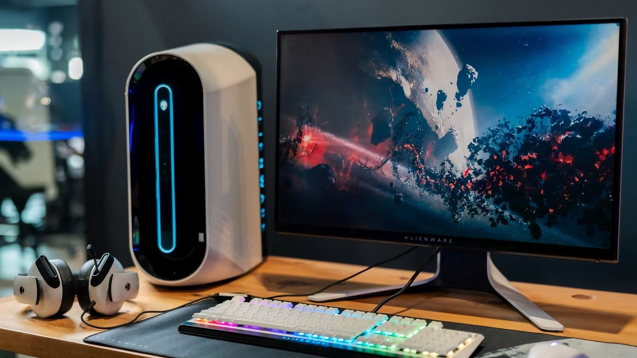 Ze względu na malejące zainteresowanie grami, producenci hamują rozwój sprzętu do grania. Raport Newzoo, źródło grafiki: Unsplash | Alienware..