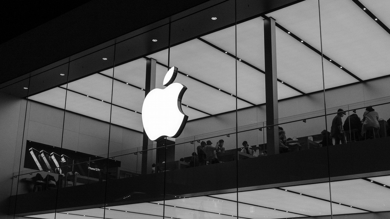 Apple ugnie się przed Unią Europejską? Nowe przepisy chcą wymusić duże zmiany w iOS, źródło grafiki: Unsplash | Bangyu Wang.