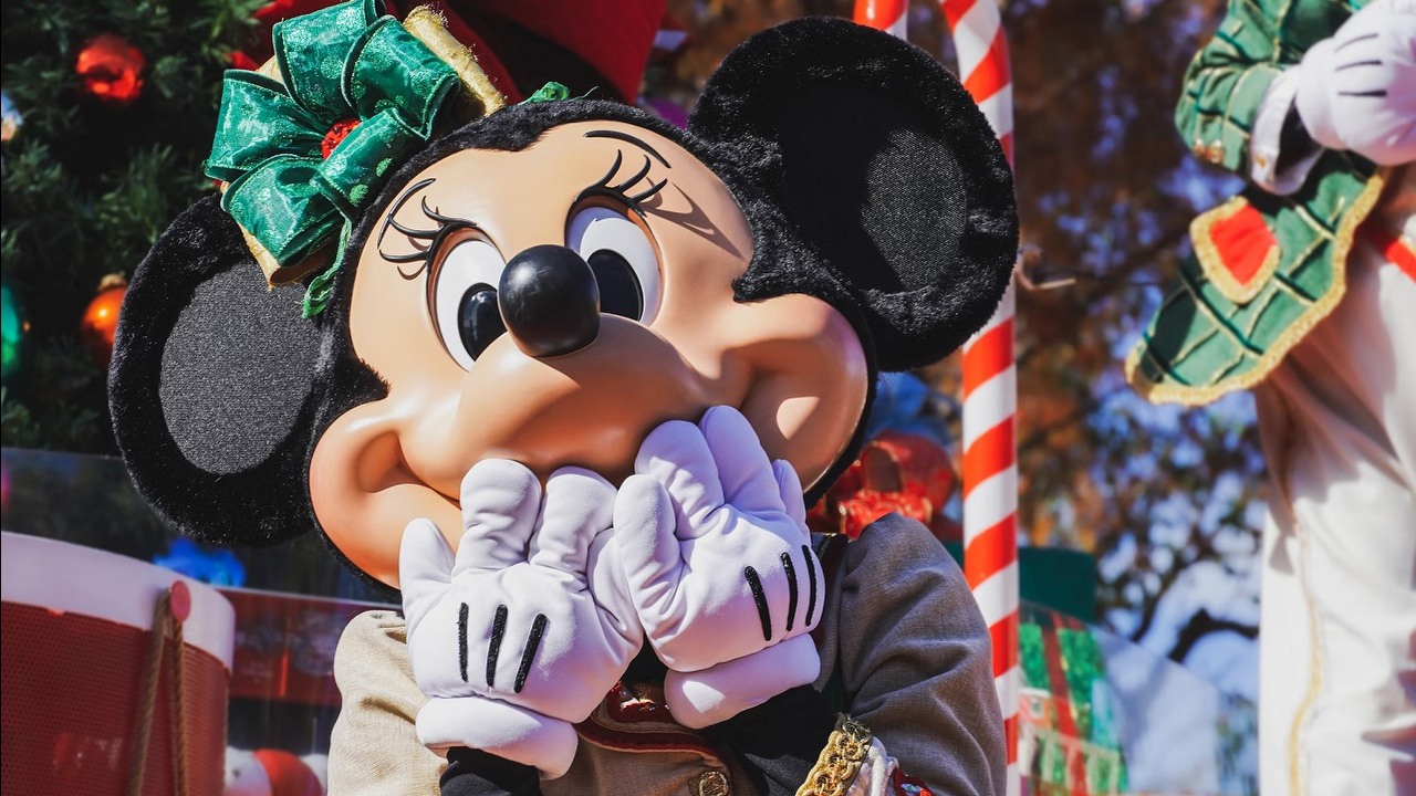 Jak zrezygnować z Disney Plus?, źródło grafiki: Adrián Valverde | Unsplash.