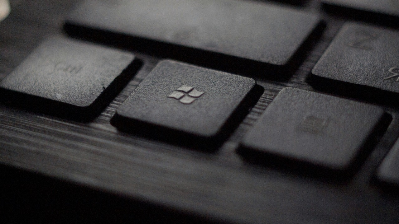Chcesz dłużej bezpiecznie korzystać z Windowsa 10? To zapłać, źródło grafiki: Unsplash | Tadas Sar..